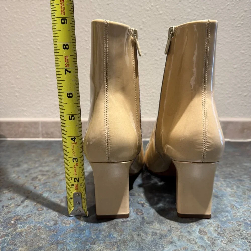 NWOB Vince Charli Beige Leather Patent Ankle Boots - 9
